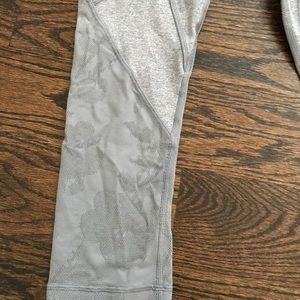 Grey lululemon cropped grey leggings sz 4